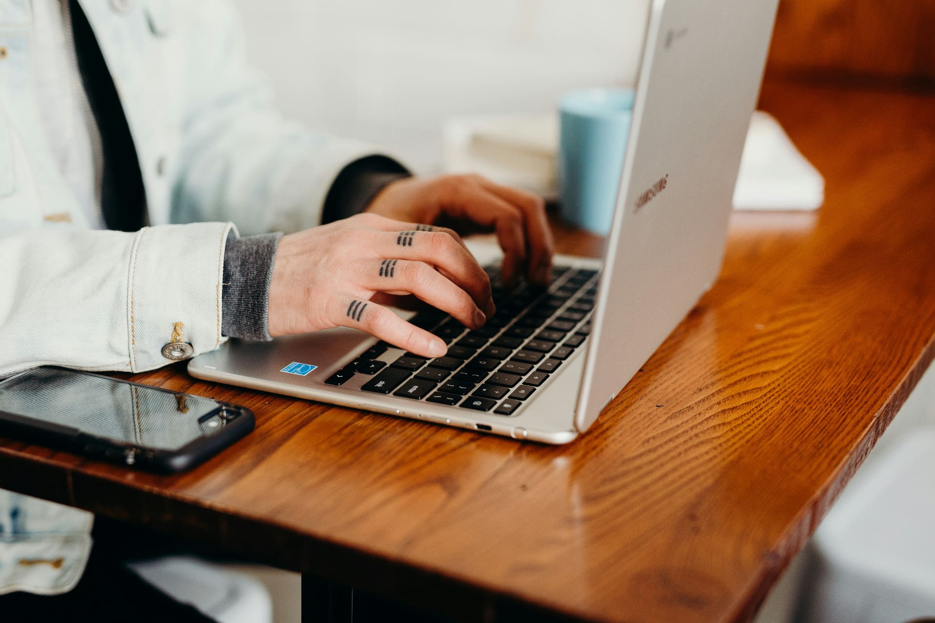12 AI Prompts Every Social Media Manager Should Have Saved — AI guide by Compelite Pro