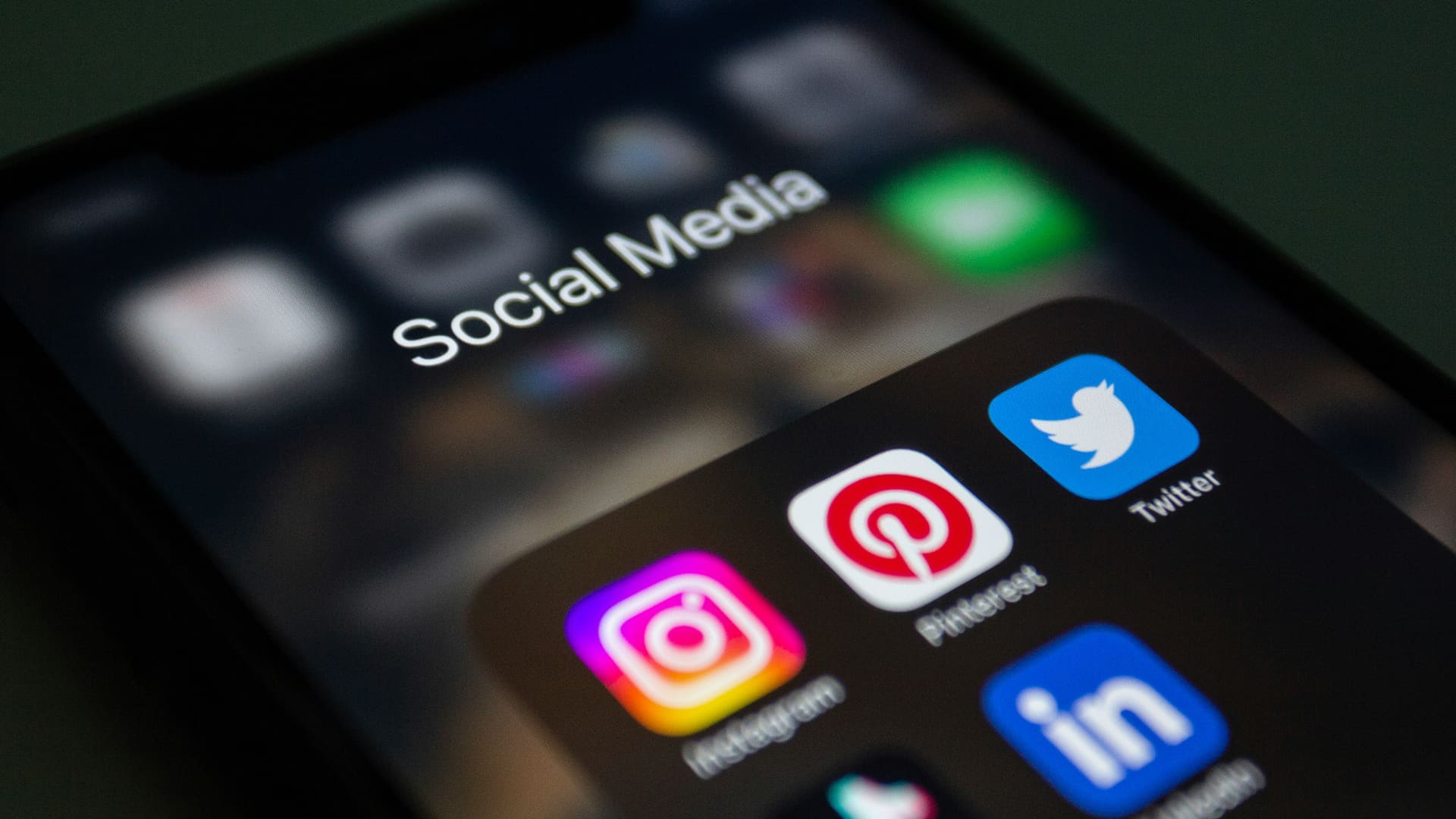 Why Your Ecommerce Brand Needs UGC — Social Media Marketing guide by Compelite Pro